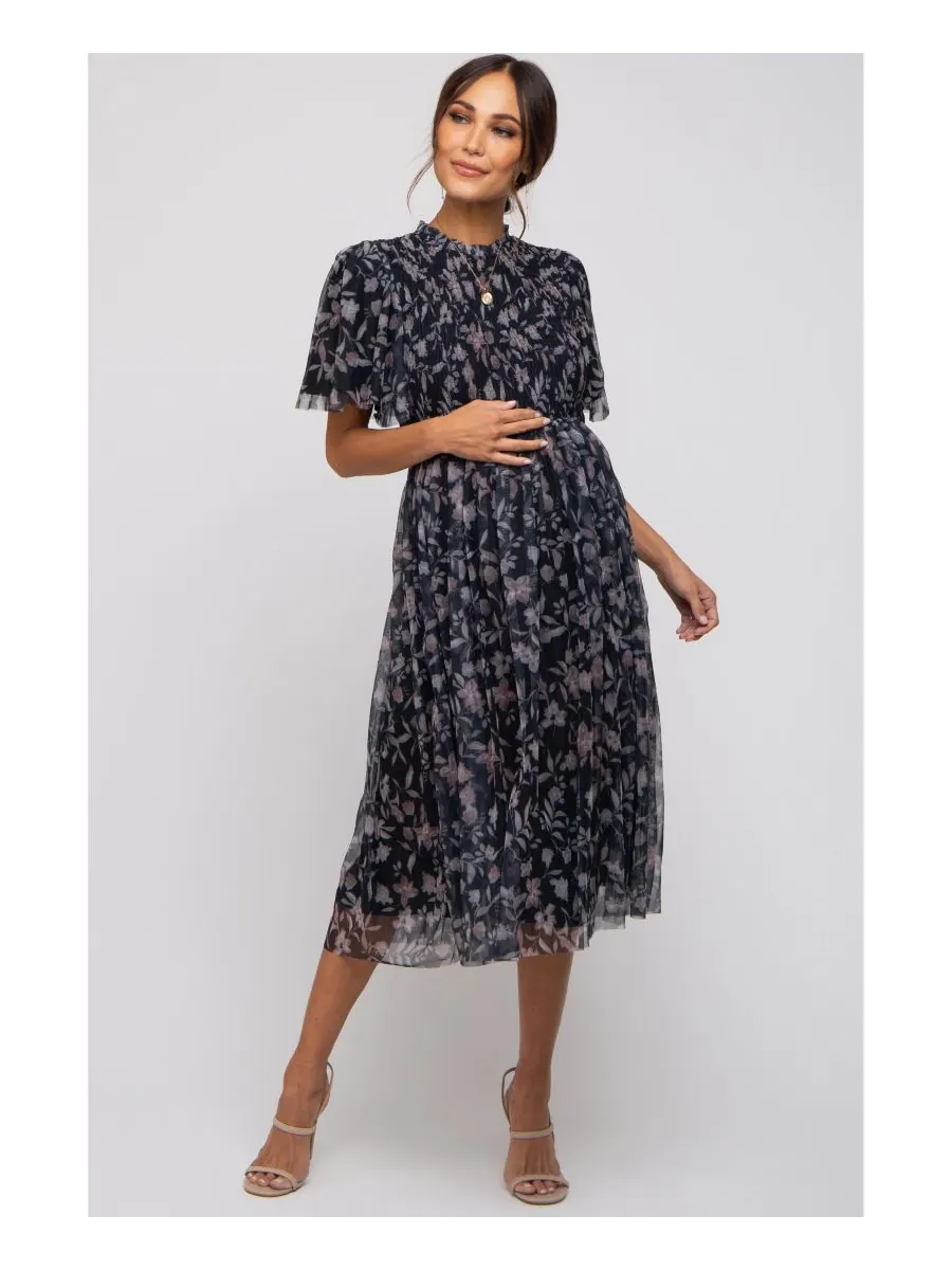 Черное трикотажное платье миди с цветочным принтом и сборками из сетчатой ткани для беременных — изображение 1 из 5, черный