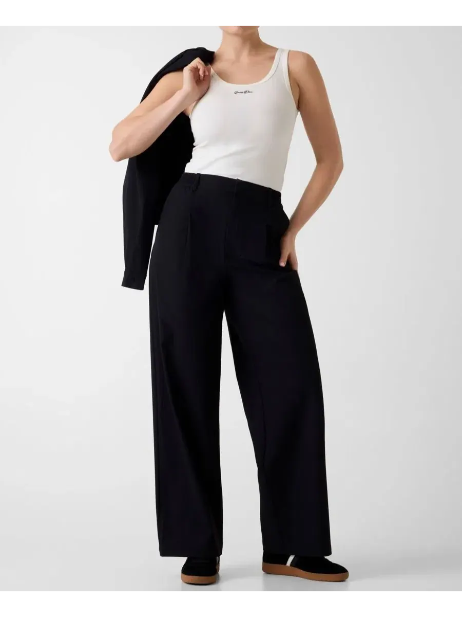 Топ без рукавов с вырезом-лодочка Alya Ribbed Scoop Neck Tank Top GUESS — изображение 2 из 4, белый