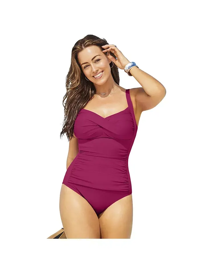 Женский купальник One Piece с драпировкой и скрученным передом Swimsuits for All — изображение 1 из 2, красный
