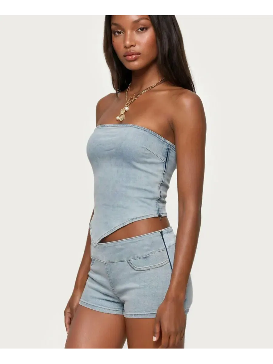 Топ без бретелек с асимметричным подолом Zaida Asymmetric Denim Strapless Top Edikted — изображение 4 из 5, светлый-синий