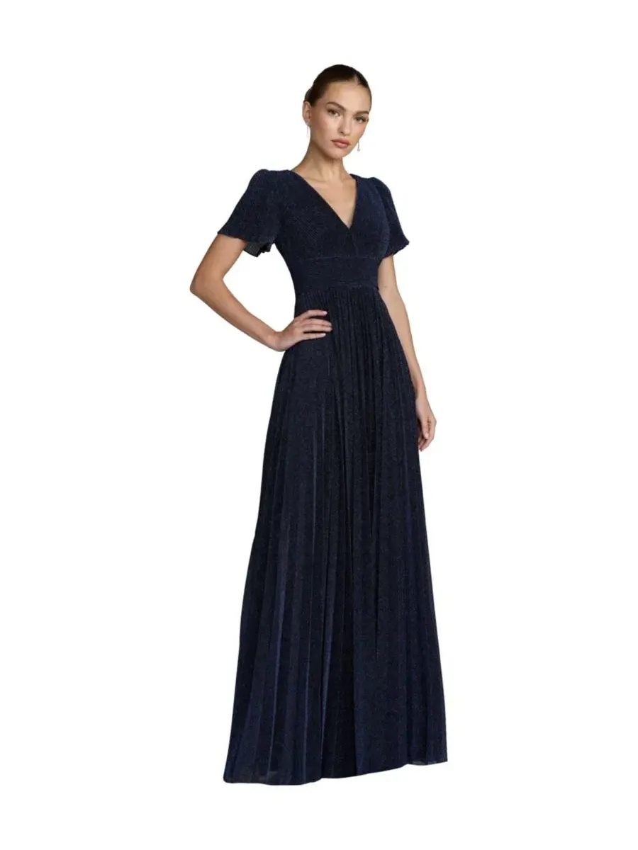 Платье макси с V-образным вырезом и принтом, модель Pleated Metallic Flutter Sleeve A Line Gown Mac — изображение 1 из 3