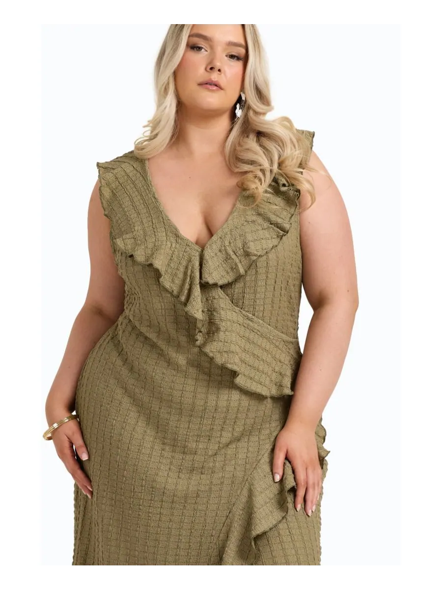 Женское миди-платье без рукавов с оборками и запахом FASHION-SZN CURVE — изображение 7 из 8, хаки