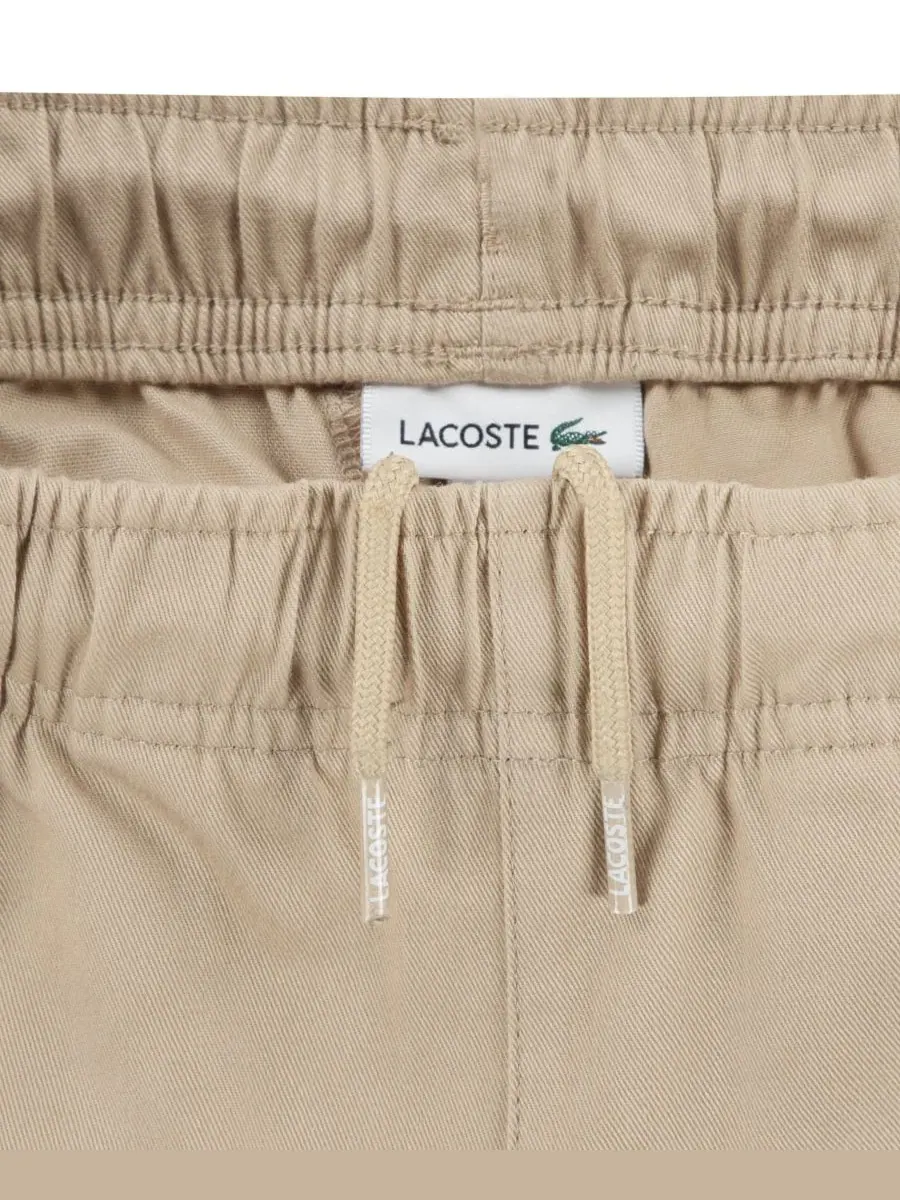 Брюки из эластичной саржи для мальчиков 8-18 лет Lacoste — изображение 7 из 7, хаки