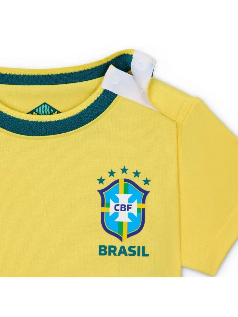 Комплект из трех предметов с футболкой и шортами для малышей Brazil National Team 2026 Home Stadium — изображение 3 из 3