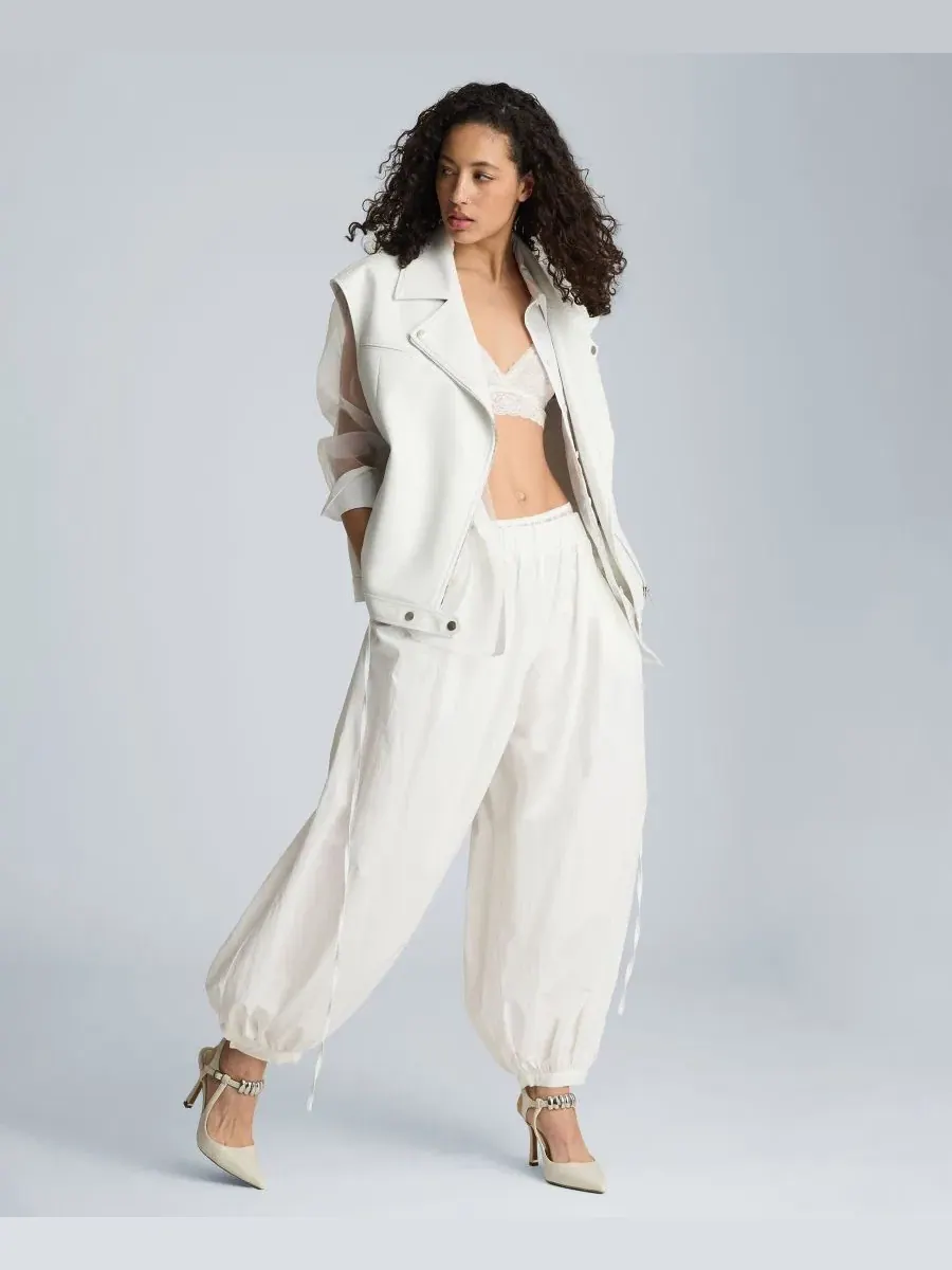 Брюки с объемными штанинами, модель Pull-On Bubble Leg Kenneth Cole — изображение 2 из 7, белый