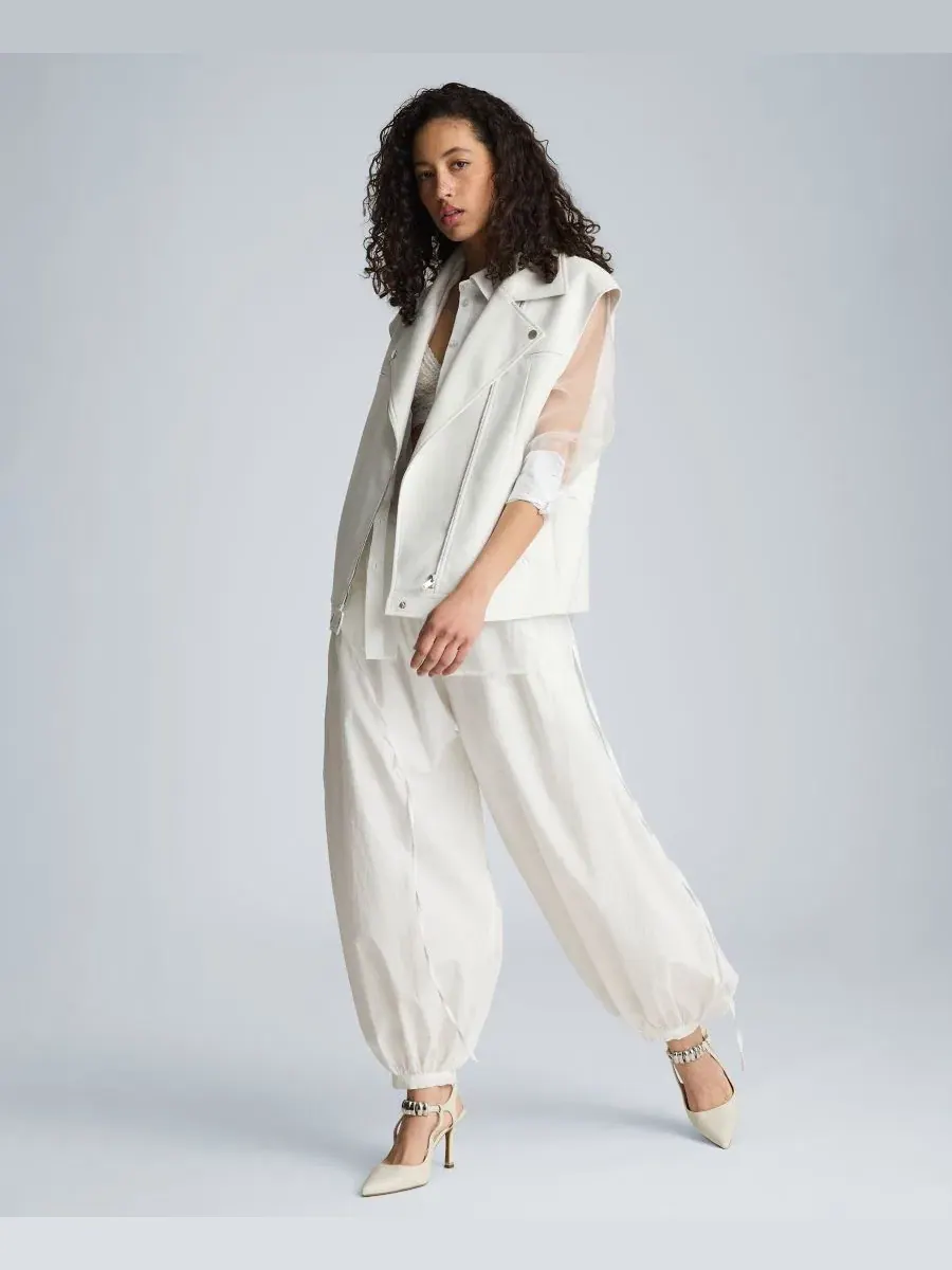 Брюки с объемными штанинами, модель Pull-On Bubble Leg Kenneth Cole — изображение 6 из 7, белый