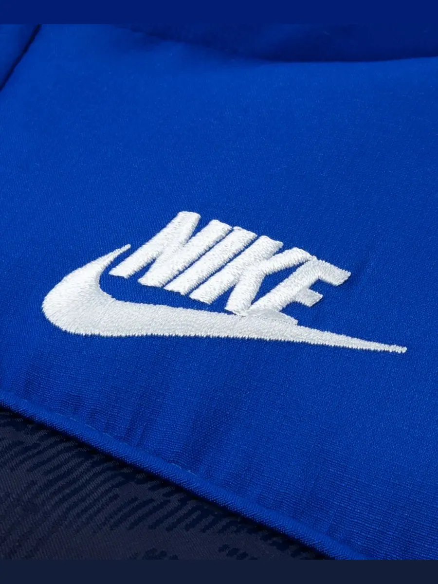 Детская куртка-пуховик с капюшоном Jacquard Logo Mixed Media Puffer Jacket Nike — изображение 3 из 4, гейм роял