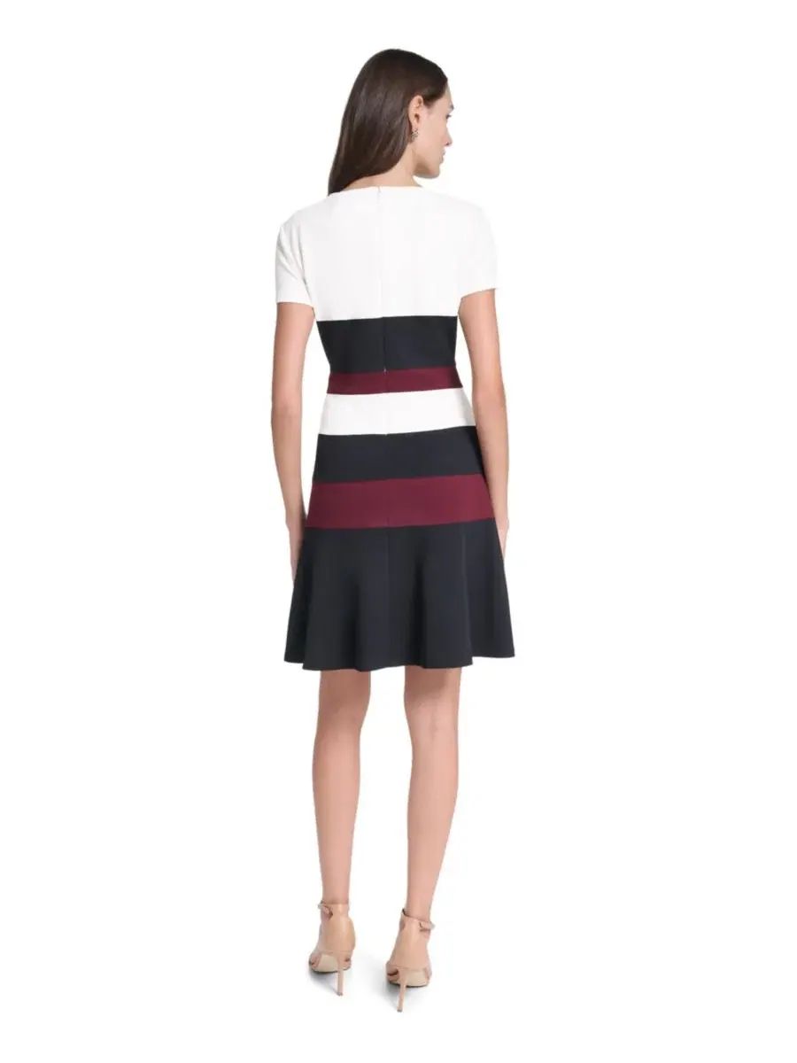 Платье-футляр из стрейч-крепдешина Petite Scuba Crepe Sheath Dress Tommy Hilfiger — изображение 5 из 5, слоновая кость/черный
