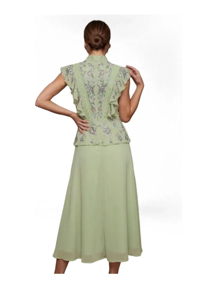 Платье миди с вышивкой и воланами Petite Embellished Frill Midi Dress Coast — изображение 3 из 4, шалфейный