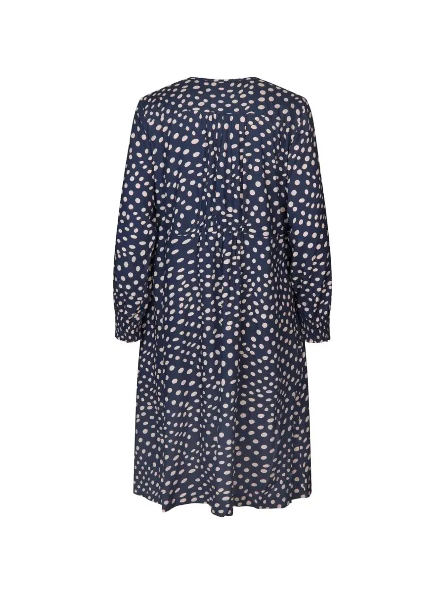 Платье миди с принтом в горошек, модель Polka Dot Midi Masai Copenhagen — изображение 5 из 6, темно-синий