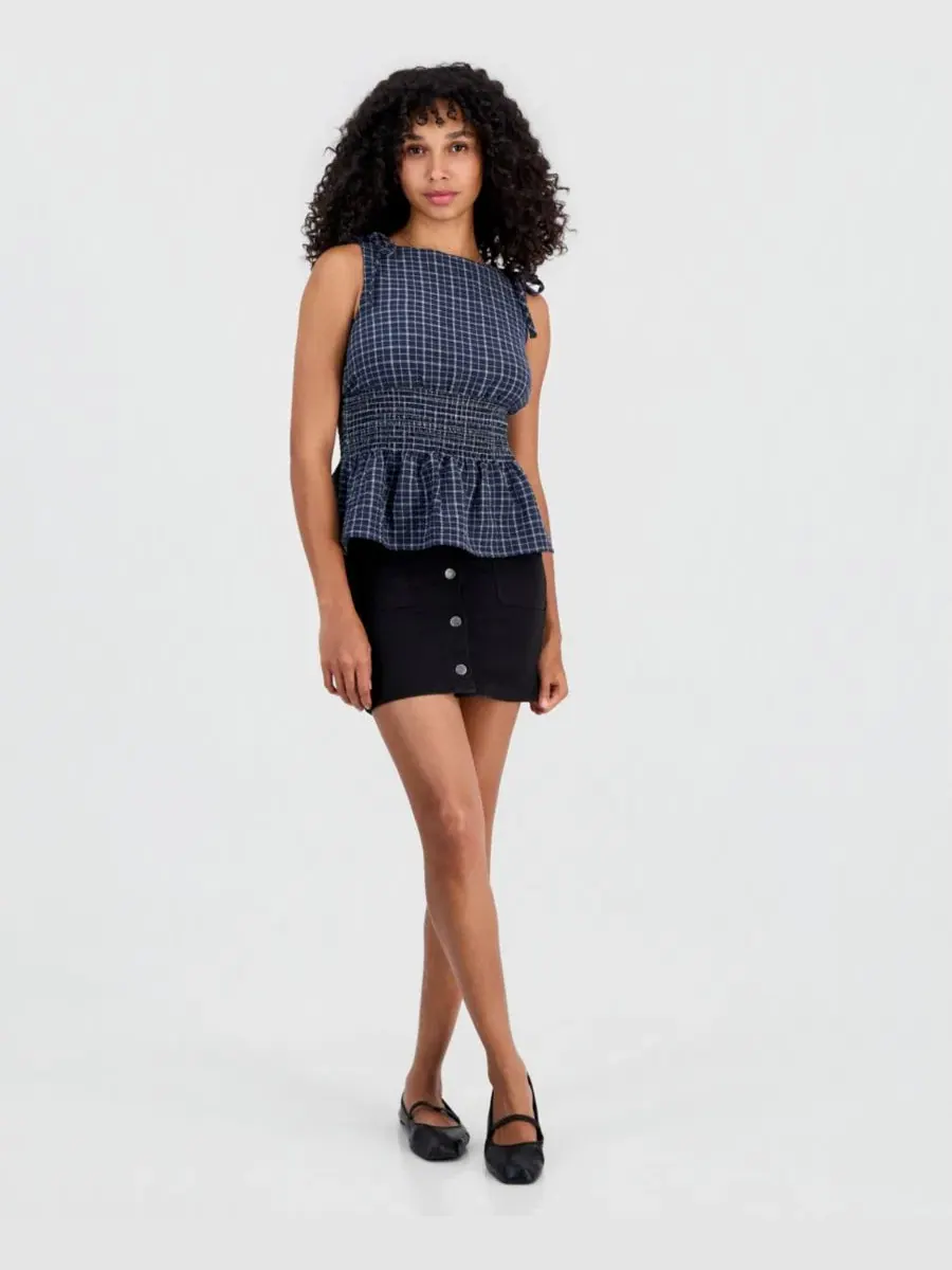 Топ на бретелях с принтом в клетку, модель Plaid Smocked-Back Tank Rebellious One — изображение 3 из 3, темно-синий белый