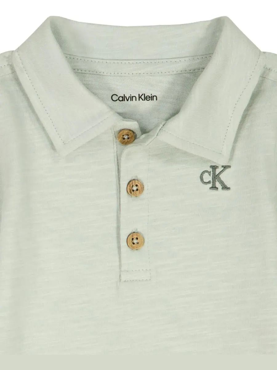 Детский боди-поло и шорты для мальчика, комплект из 2 предметов Calvin Klein — изображение 3 из 5, бледный