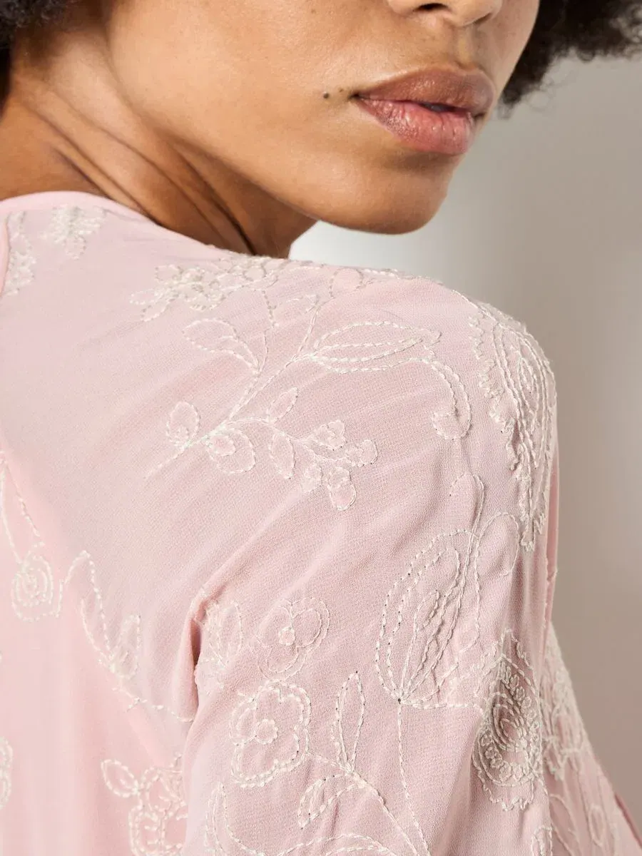 Платье с пайетками и кружевом, модель Paisley Embroidered Boho Apricot — изображение 4 из 7, розовый