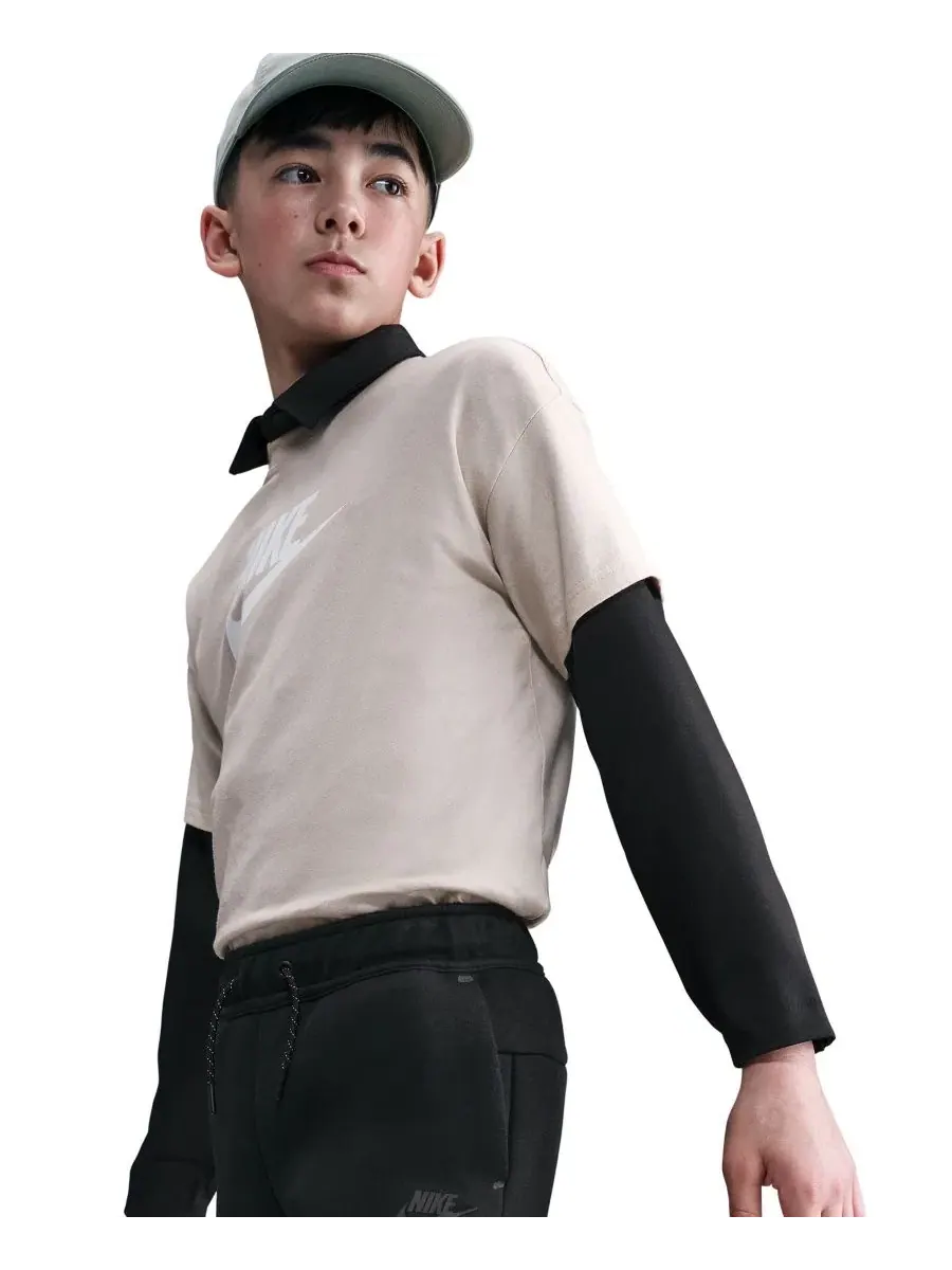 Детские спортивные флисовые шорты Sportswear Tech Fleece Shorts для мальчиков 8-20 лет Nike — изображение 2 из 4, черный