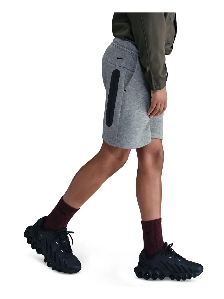 Детские спортивные флисовые шорты Sportswear Tech Fleece Shorts для мальчиков 8-20 лет Nike — изображение 3 из 5