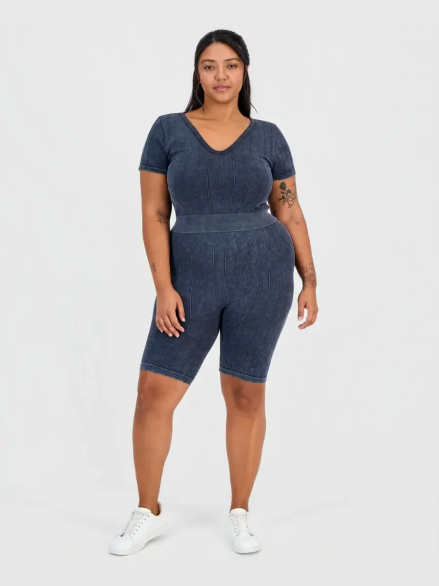 Шорты бесшовные с широкой резинкой Trendy Plus Seamless Ribbed Pull-On Shorts FULL CIRCLE TRENDS — черный