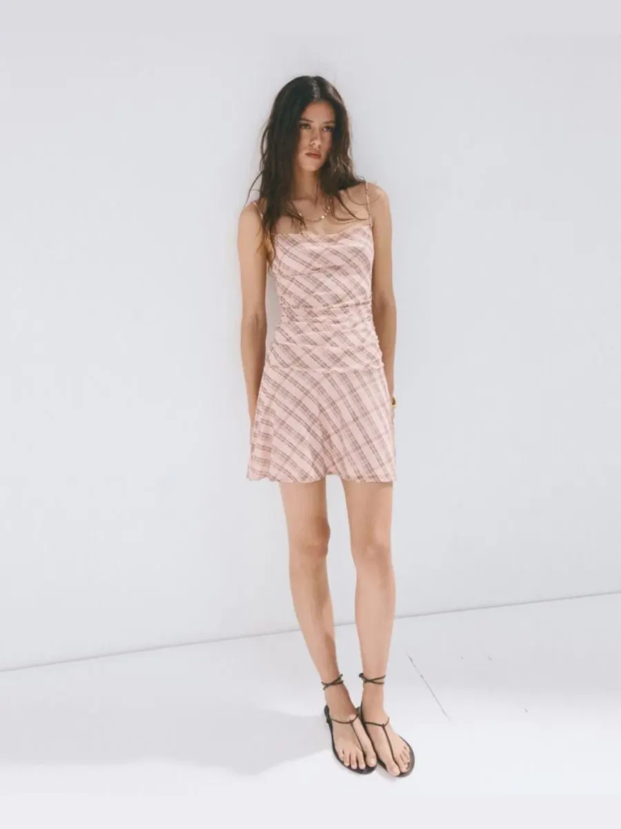 Платье с драпировкой и принтом в клетку Gathered Check Dress MANGO — изображение 1 из 8, розовый