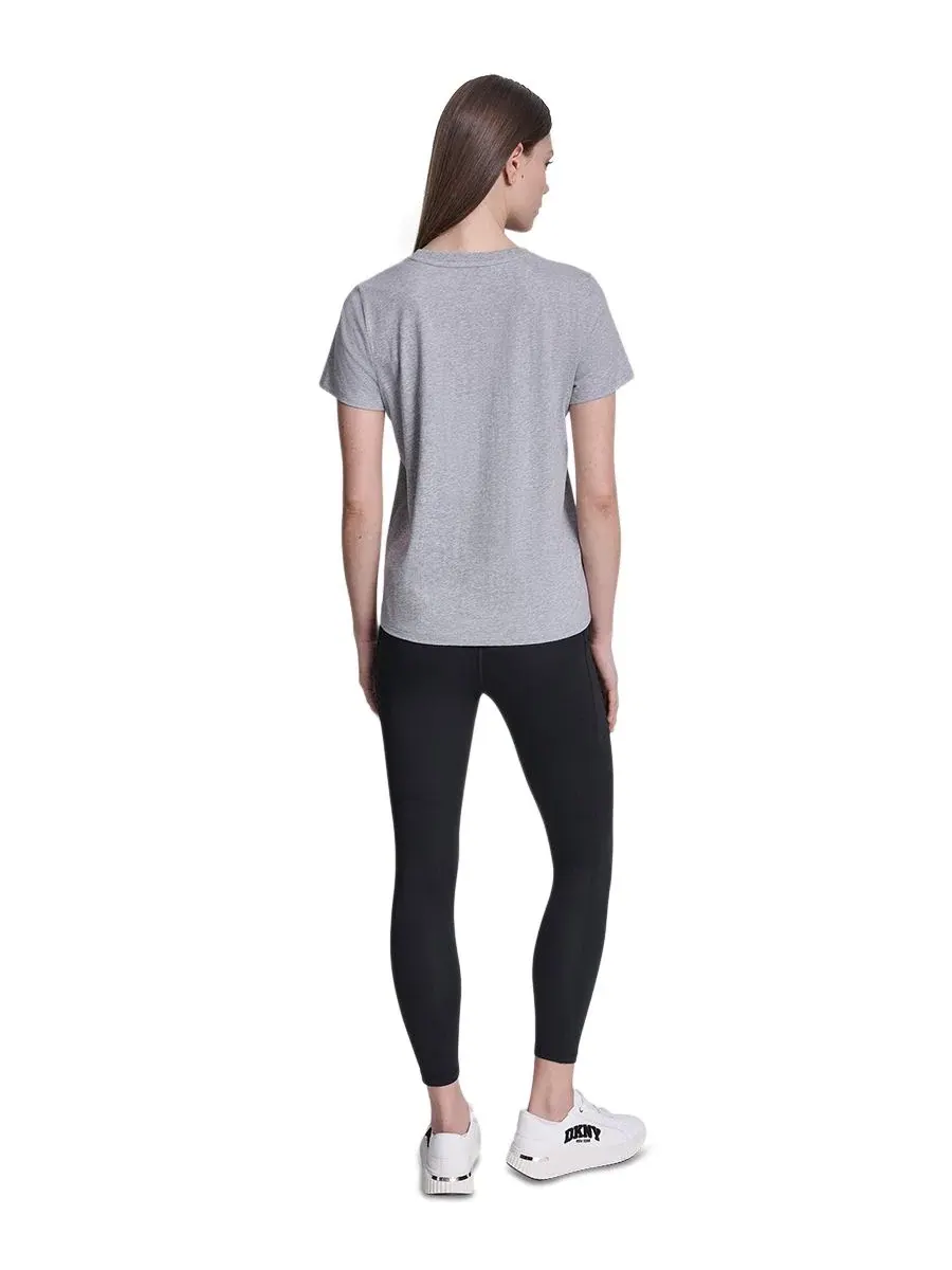 Женская футболка с логотипом университетской медали DKNY Sport — изображение 6 из 7, серый