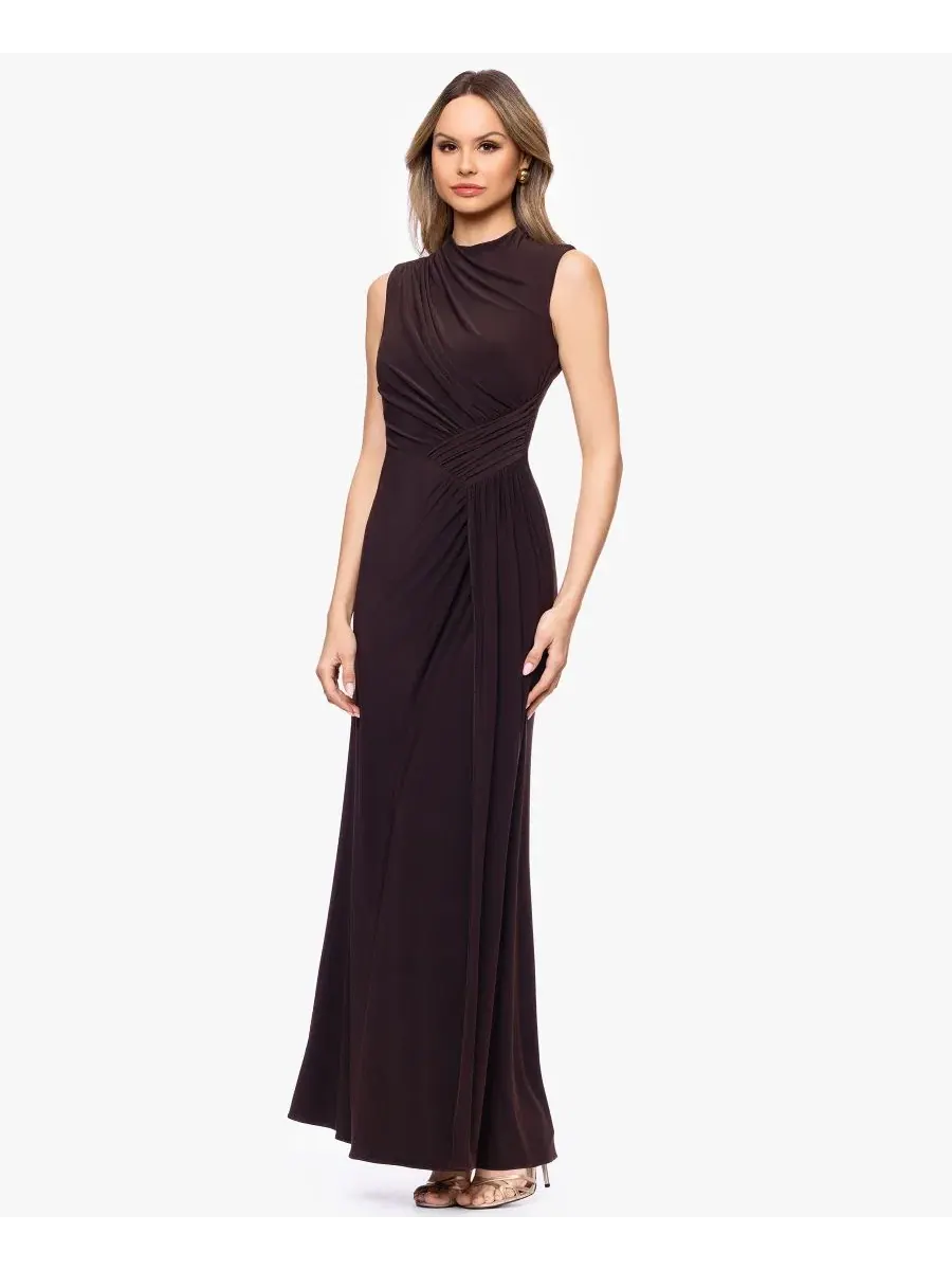 Бальное платье без рукавов с имитацией воротника, модель Petite Sleeveless Mock-Neck Ball Gown — изображение 2 из 4