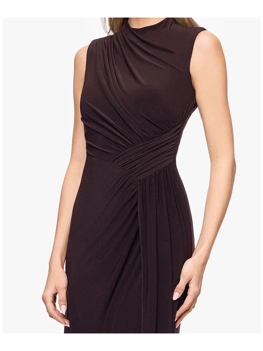 Бальное платье без рукавов с имитацией воротника, модель Petite Sleeveless Mock-Neck Ball Gown — изображение 3 из 4