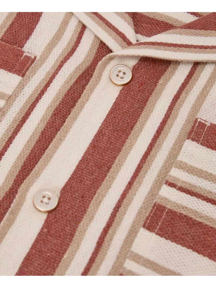 Мужская рубашка с коротким рукавом, в полоску, с воротником-кубинка, модель Celeste Stripe Twin — изображение 3 из 5, красный