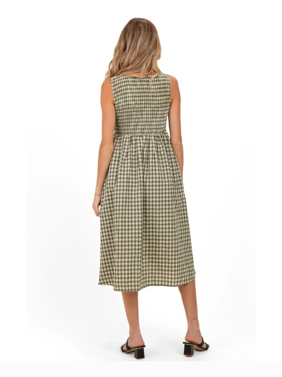 Платье-миди без рукавов на кокетке с принтом гингем, модель Gingham Smocked Sleeveless Maternity — изображение 3 из 3