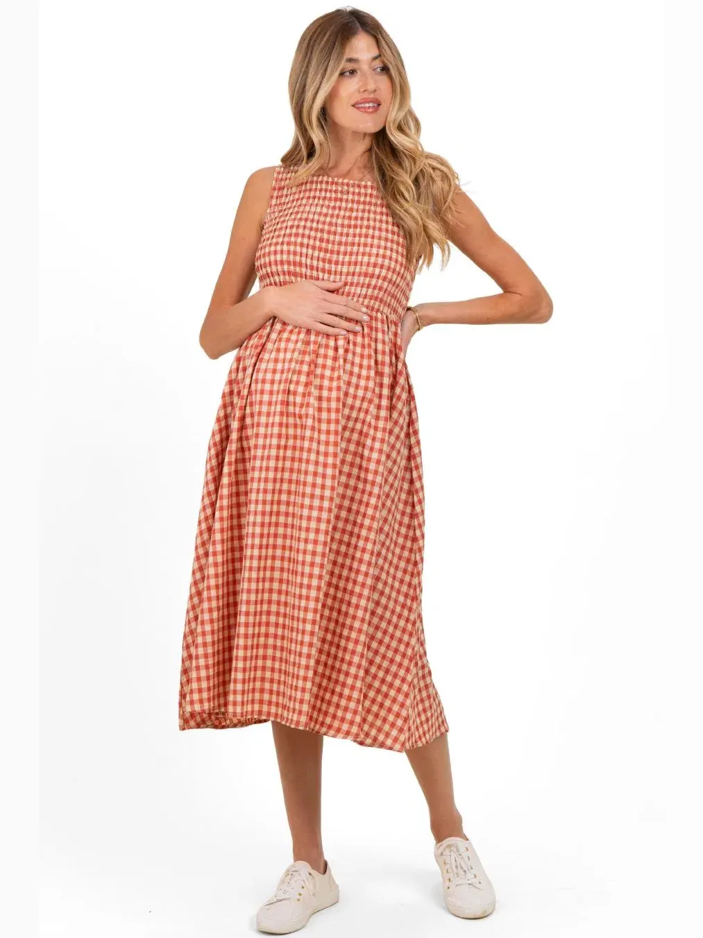 Платье-макси с запахом, без рукавов, Gingham Smocked Sleeveless Maternity Midi Dress Pinkblush — изображение 1 из 3, красный