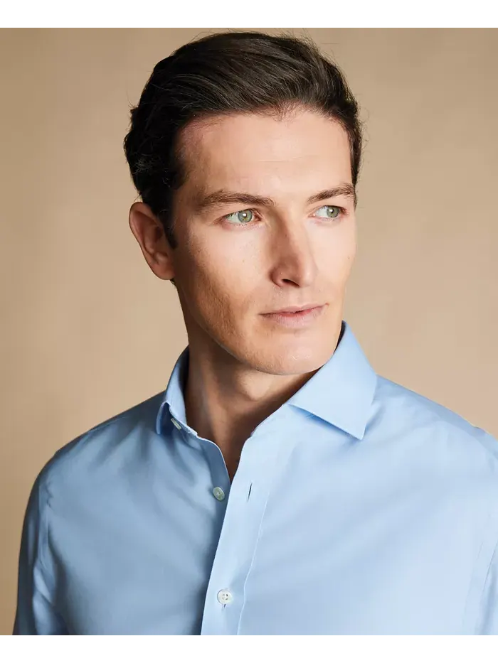 Мужская классическая рубашка Slim-Fit из несминаемого твила Charles Tyrwhitt — изображение 2 из 5, синий