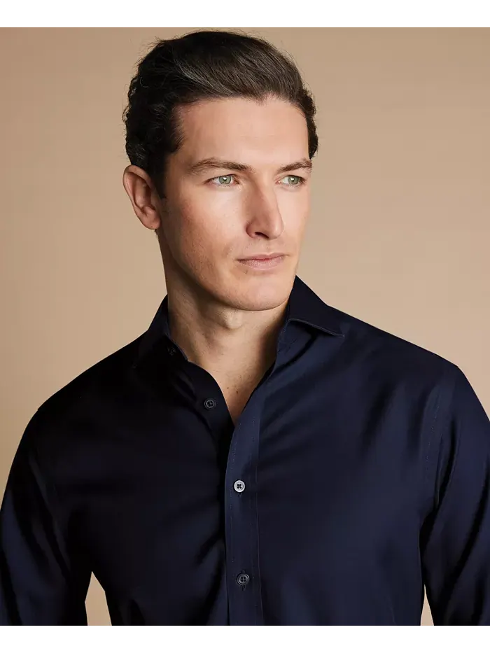Мужская классическая рубашка Slim-Fit из несминаемого твила Charles Tyrwhitt — изображение 2 из 4, темно-синий
