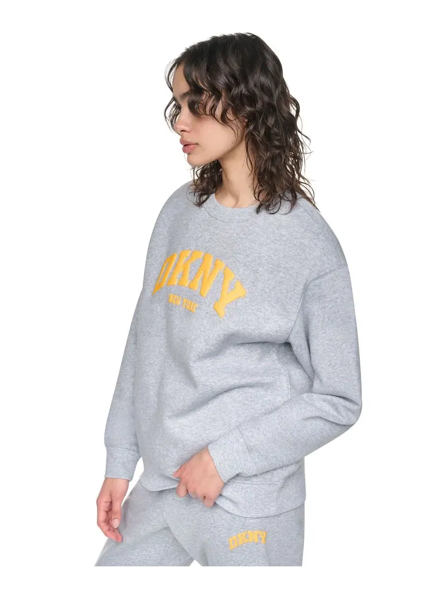 Женский свитшот с длинным рукавом и принтом Varsity Puff Logo DKNY Sport, Pgh/Taxi Cab — изображение 4 из 5