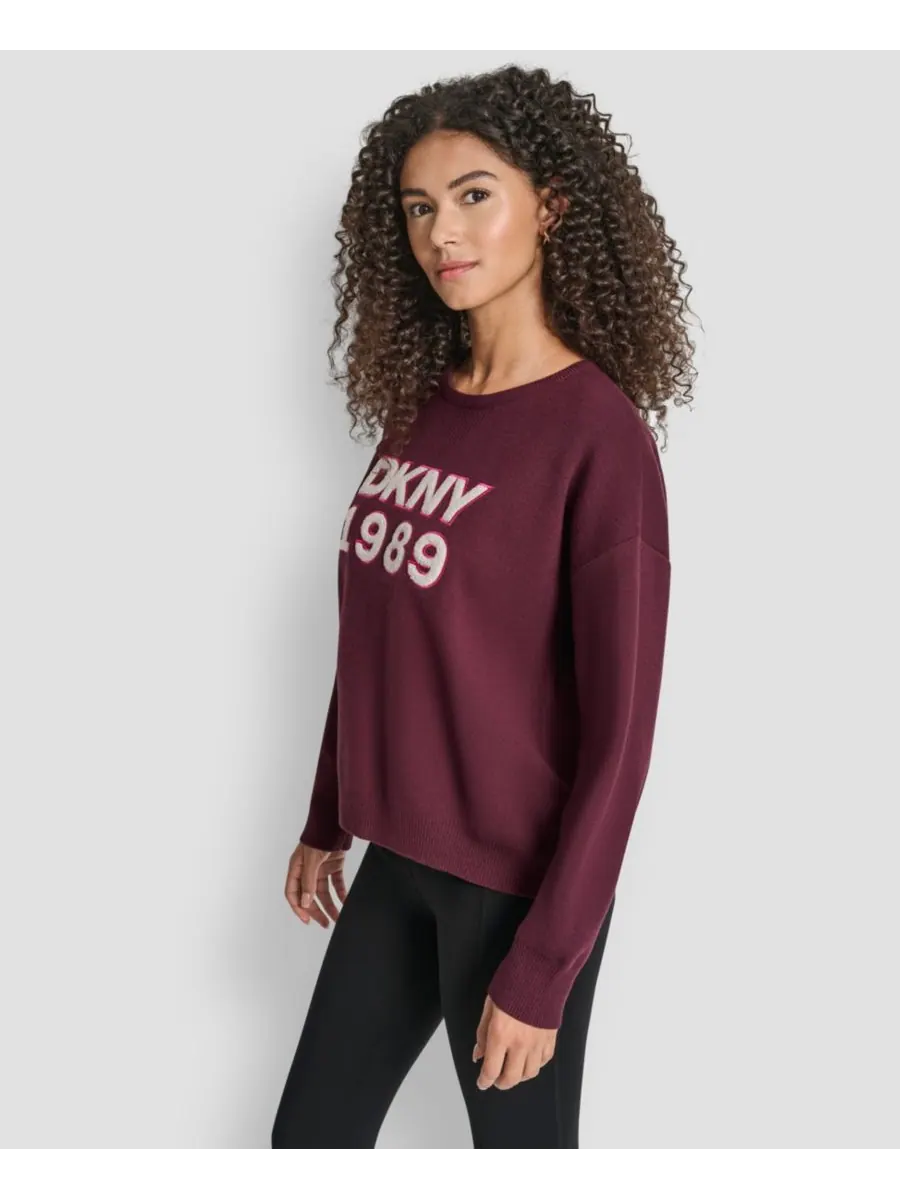 Женский свитер с текстурированным логотипом и круглым вырезом DKNY — изображение 2 из 5, сирахский