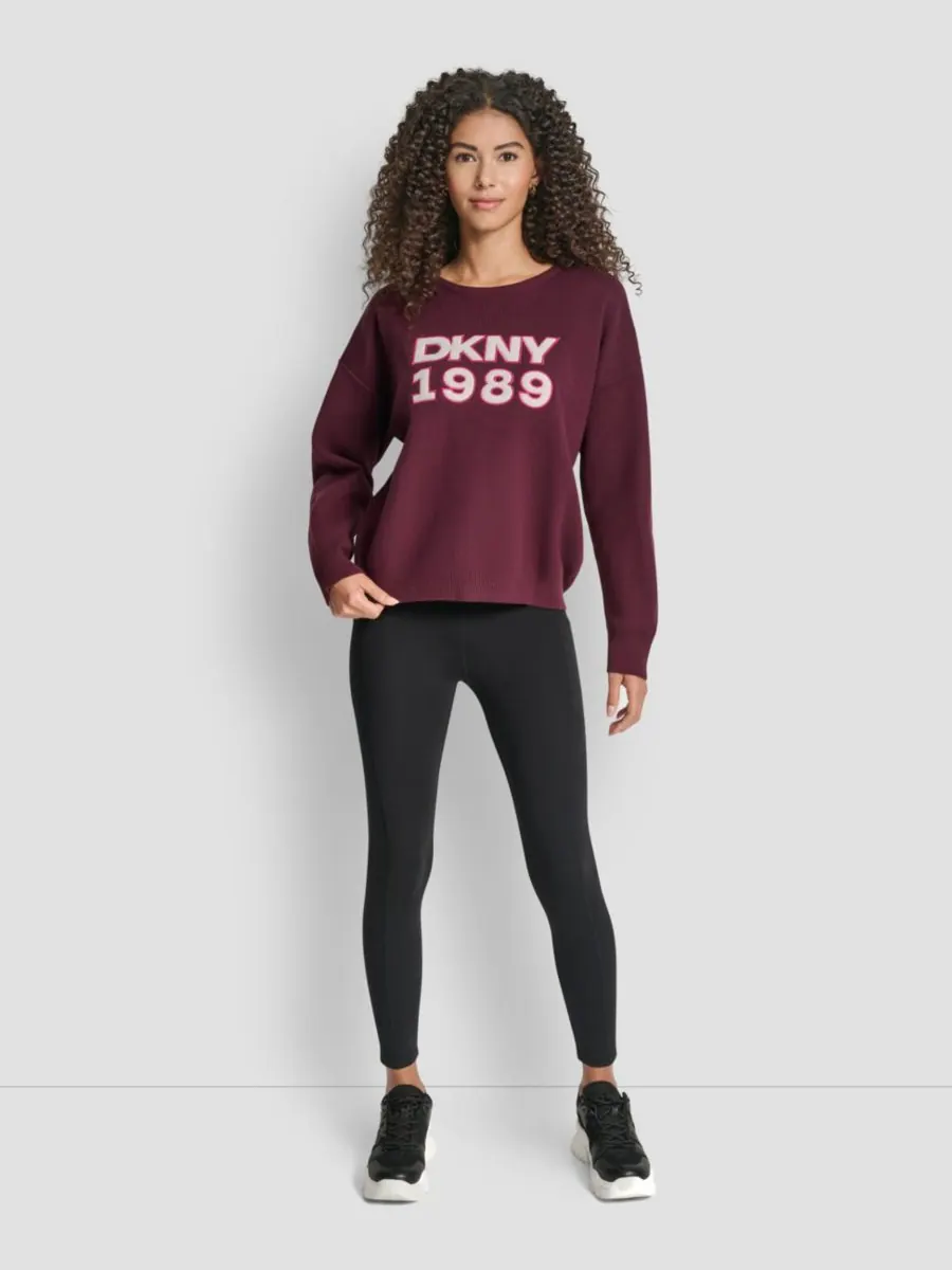 Женский свитер с текстурированным логотипом и круглым вырезом DKNY — изображение 3 из 5, сирахский