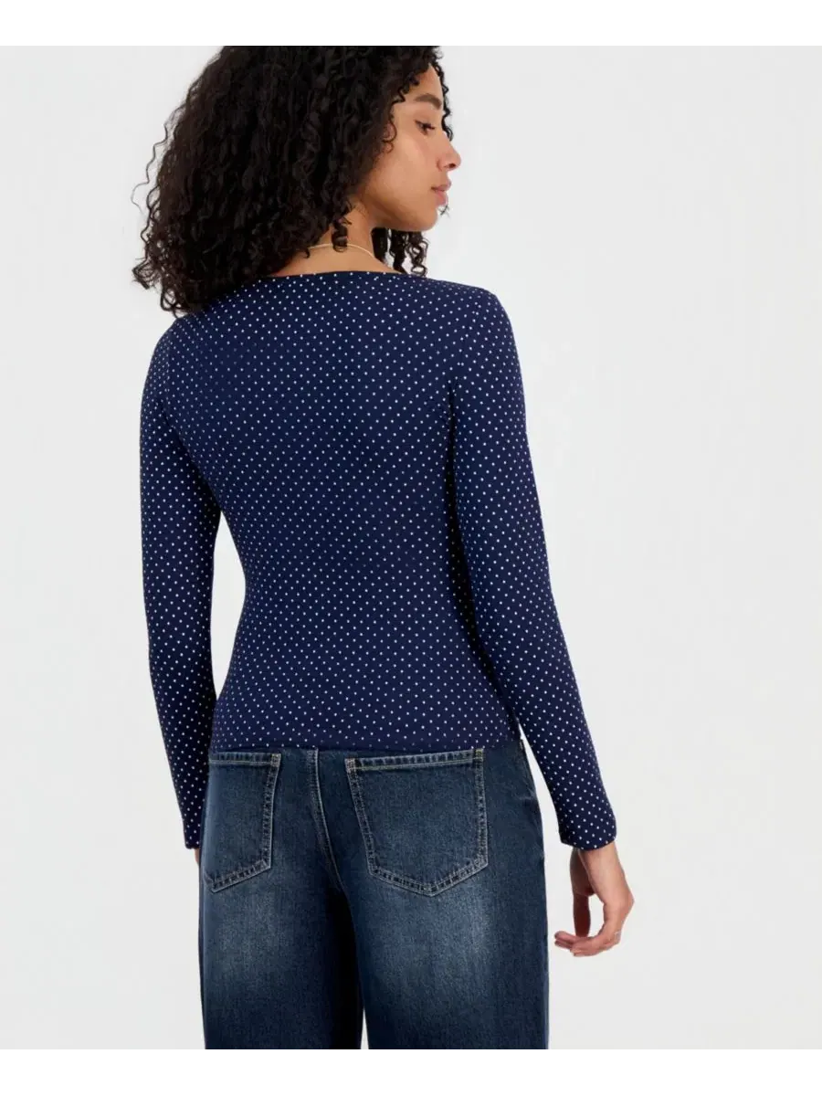 Топ с запахом с длинным рукавом Polkadot Long-Sleeve Surplice Top Madden Girl — изображение 2 из 3, темно-синий