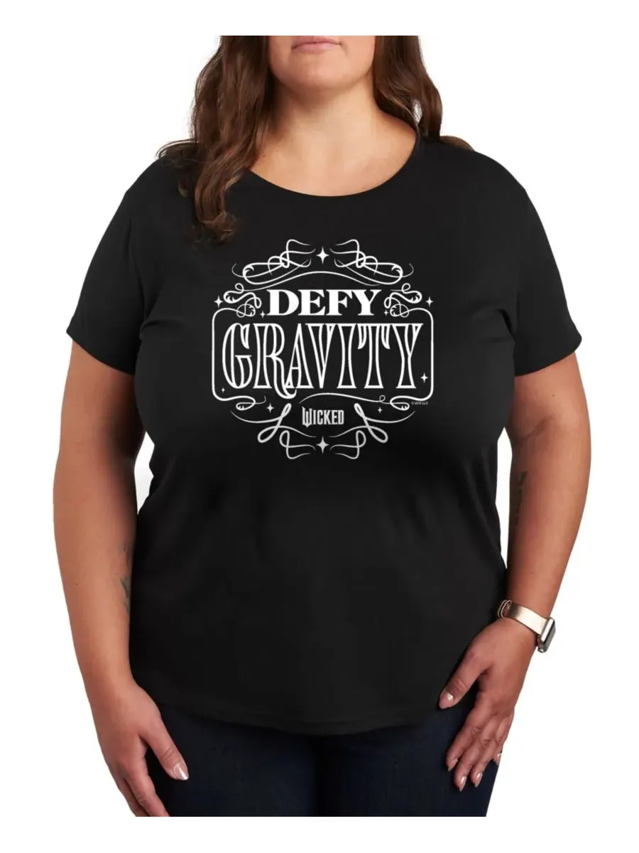 Модная футболка большого размера с графическим принтом "Wicked Defy Gravity" и круглым вырезом — изображение 1 из 3, черный