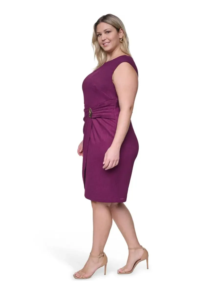 Платье-футляр с коротким рукавом и лодочкой, Plus Size Jessica Howard — изображение 2 из 5, фиолетовый