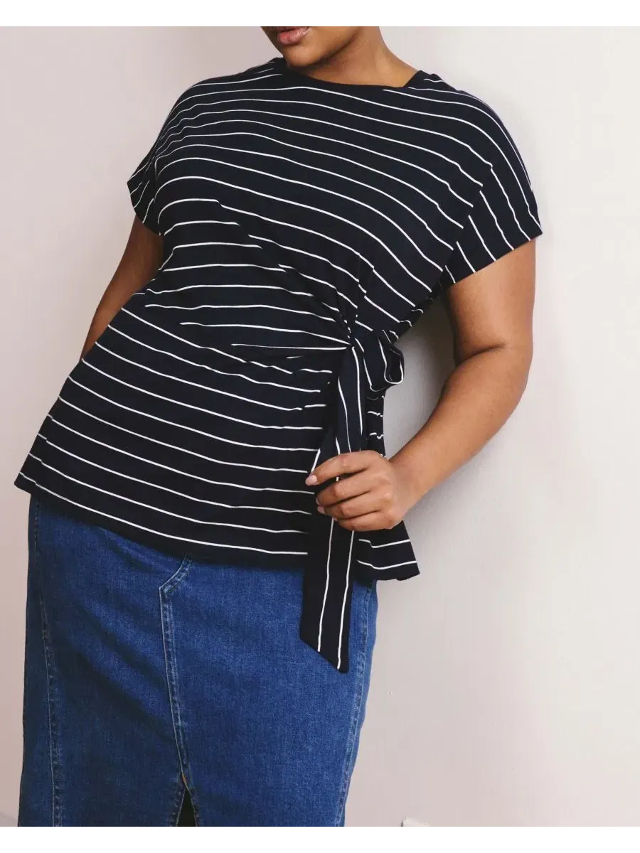 Футболка с завязкой Crescent Breton Stripe Universal Standard — изображение 4 из 5, темно-синий