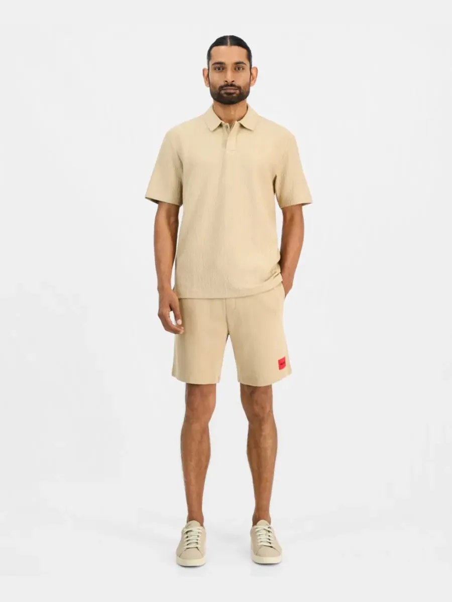 Поло из интерлока с защипами Classic Fit, модель Denopolo Creased Interlock Hugo Boss — изображение 2 из 4, бежевый
