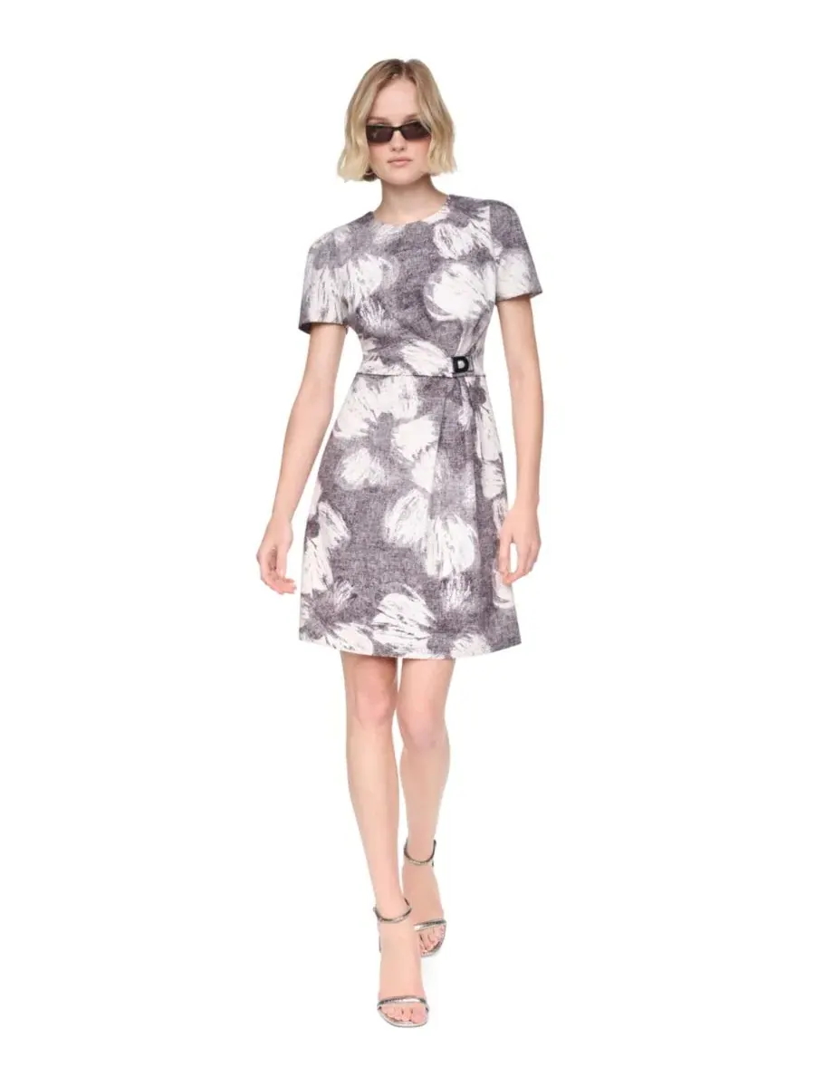 Платье-футляр с цветочным принтом, с коротким рукавом DKNY — изображение 2 из 6, черный