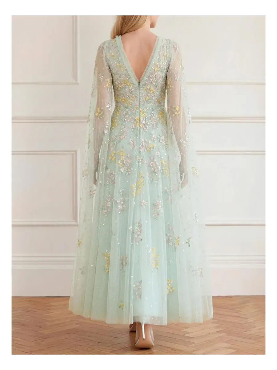 Платье макси с V-образным вырезом Versailles Ditsy Needle & Thread, Sea Mist/Pale — изображение 3 из 4