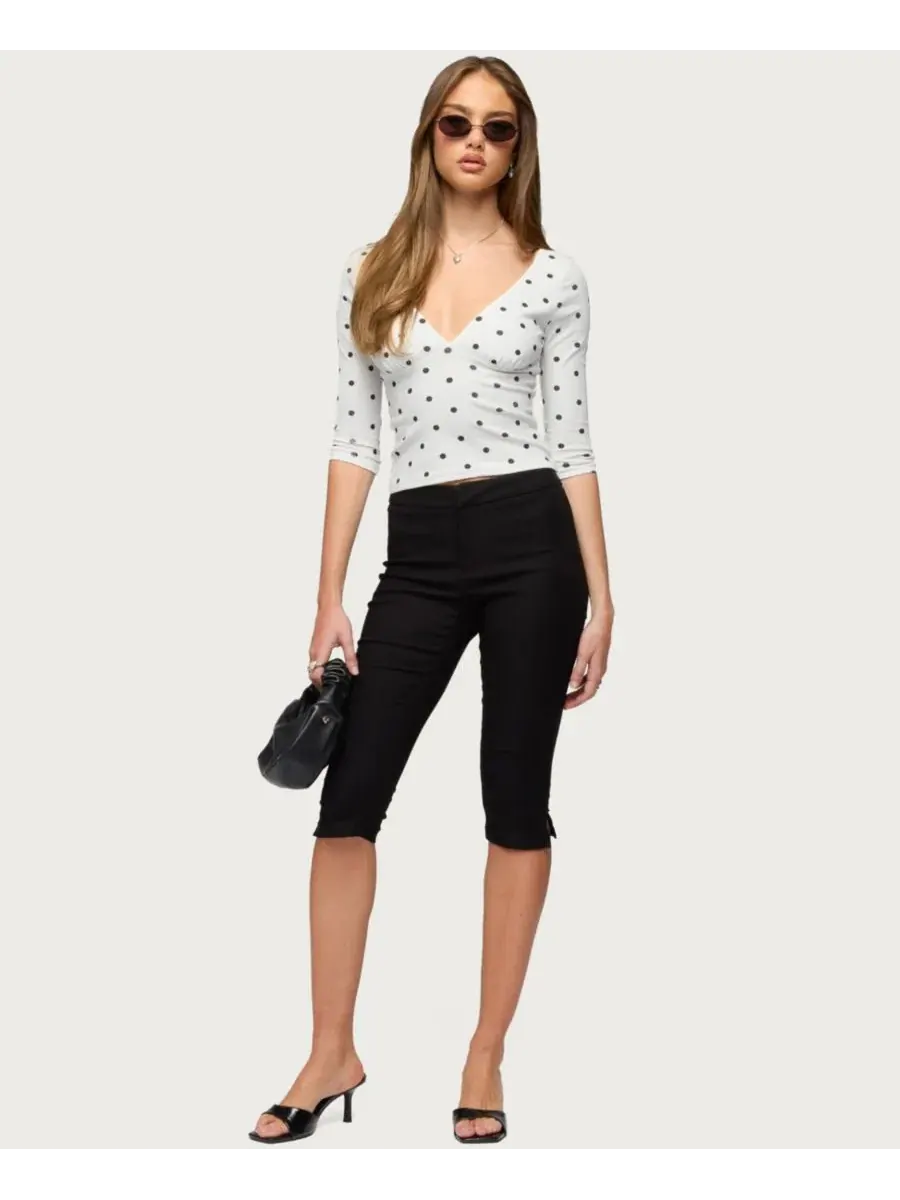 Топ с V-образным вырезом с принтом в горошек Katey V Neck Polka Dot Top Edikted — изображение 5 из 5, белый--черный