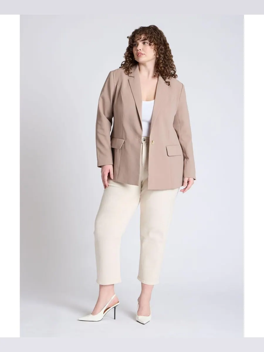 Женские джинсы укороченные прямые из эластичной ткани Naomi Comfort Stretch больших размеров ELOQUII — изображение 2 из 3