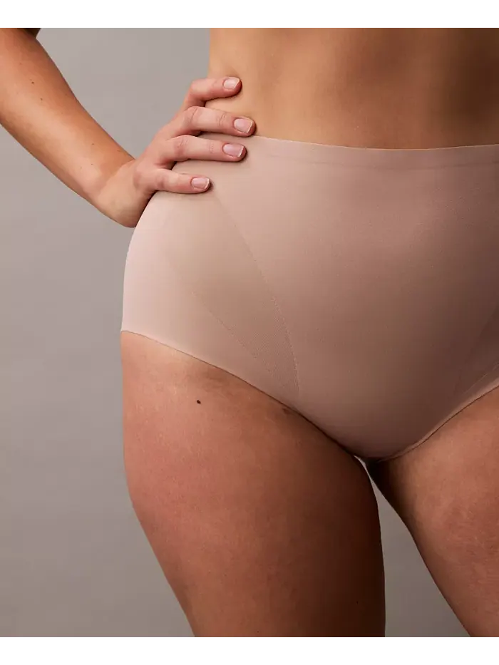 Женское утягивающее нижнее белье Stay-Put Firm Mesh Brief QF8173 Calvin Klein — изображение 2 из 2, кедр