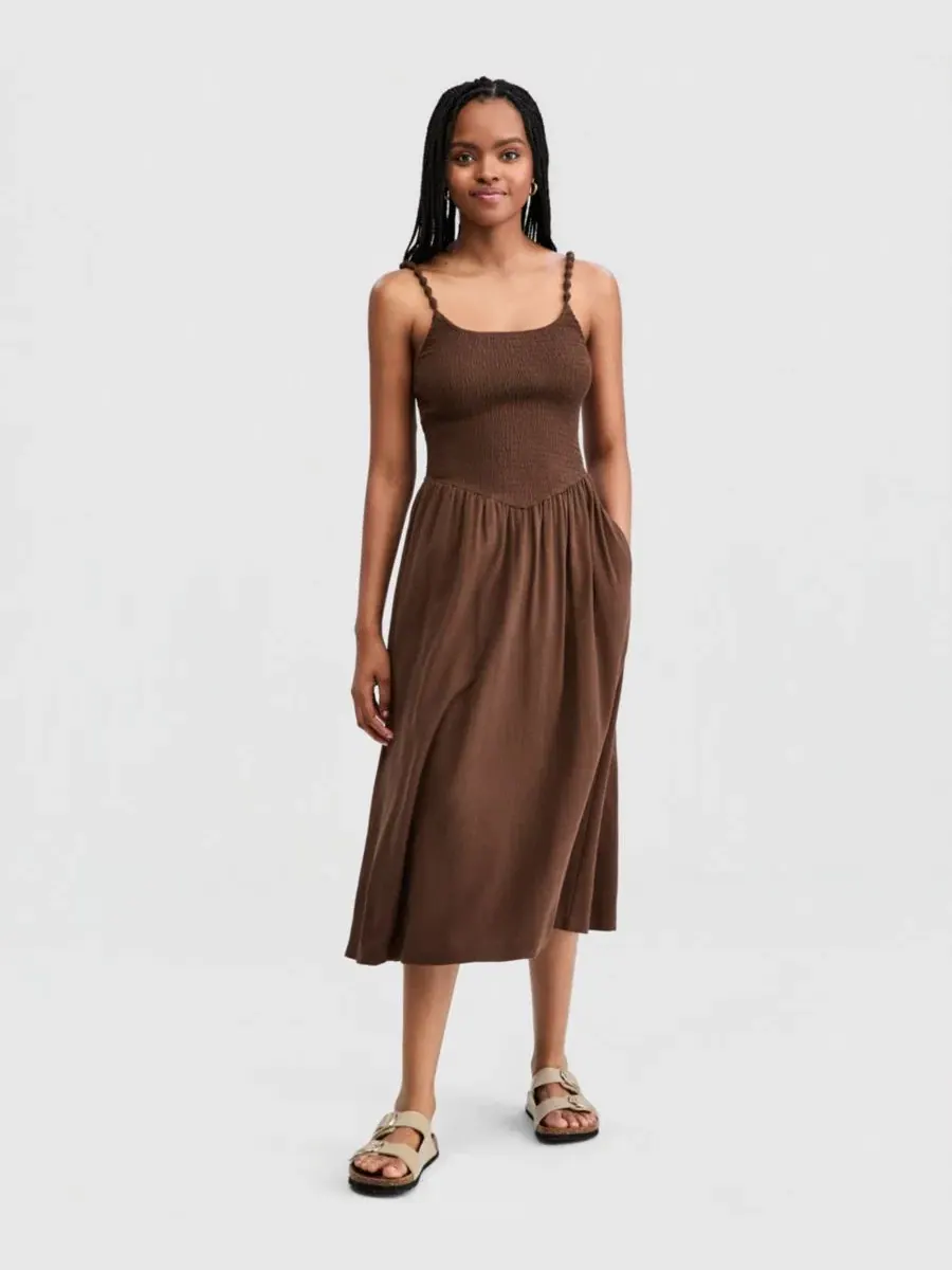 Платье миди с бретелями-бусинами и смок-лифом Petite Linen-Blend Beaded Strap Smocked Midi Dress — изображение 1 из 3