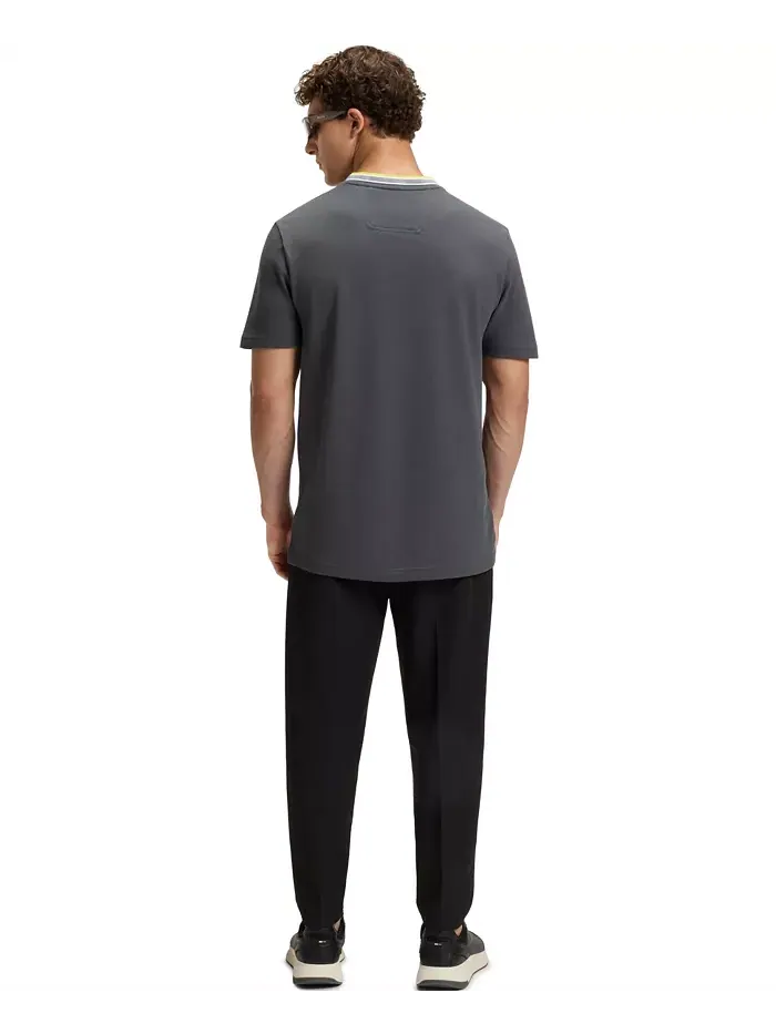 Мужская хлопковая футболка Regular Fit из пике Hugo Boss — изображение 2 из 5, темный серый
