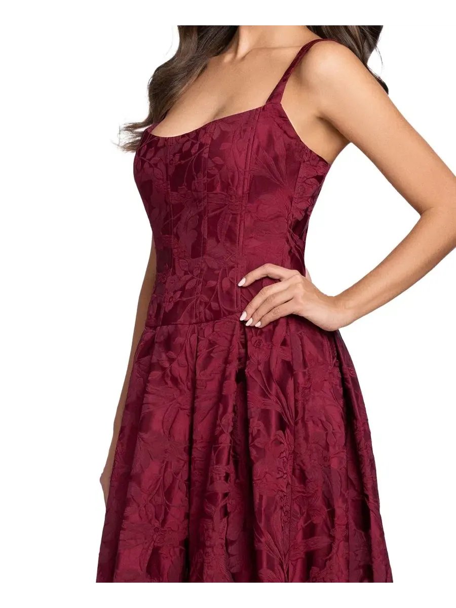 Платье-трапеция с цветочным жаккардом, модель Floral A-Line Gown Betsy & Adam — изображение 3 из 5, бордовый