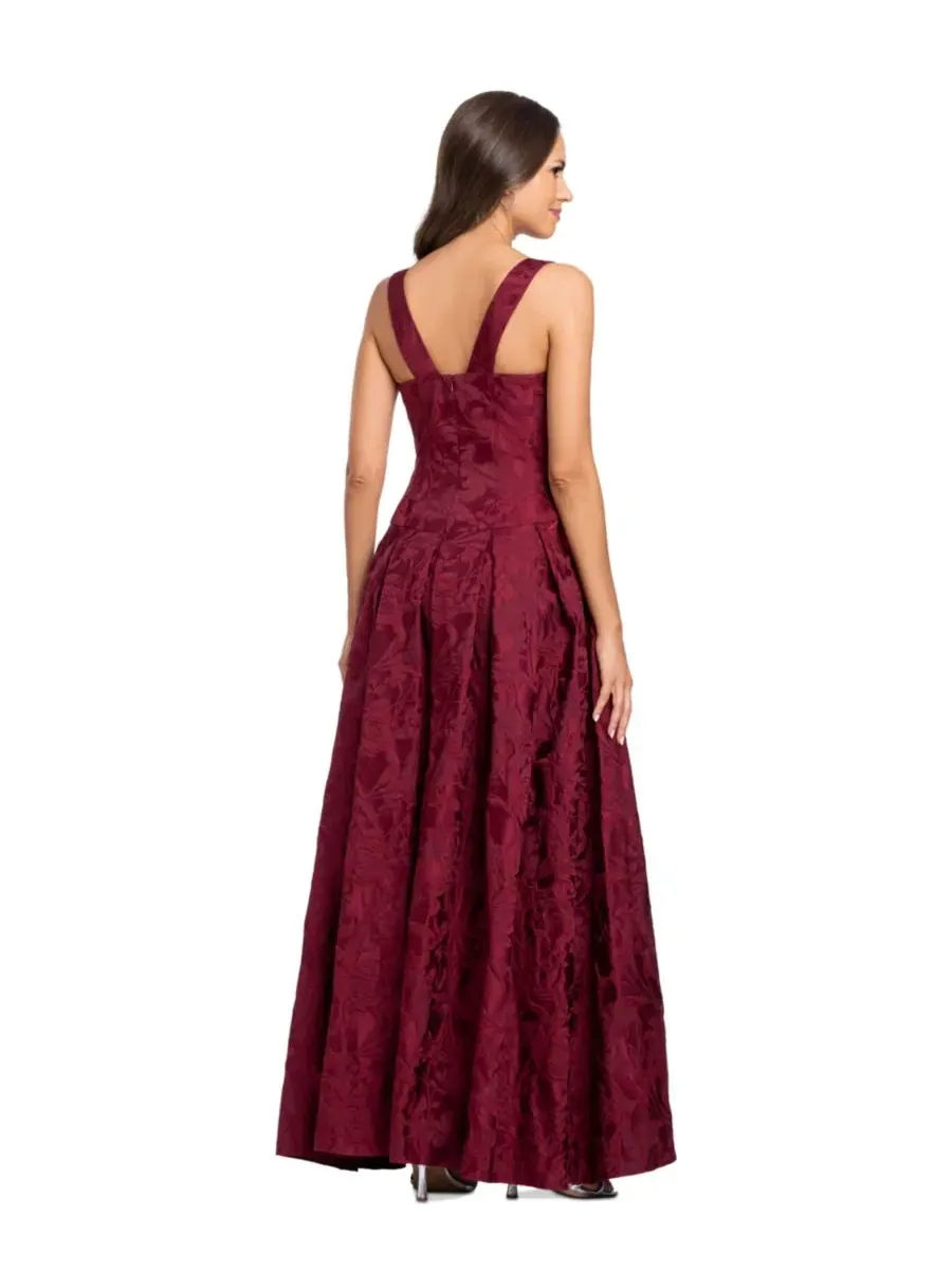 Платье-трапеция с цветочным жаккардом, модель Floral A-Line Gown Betsy & Adam — изображение 4 из 5, бордовый
