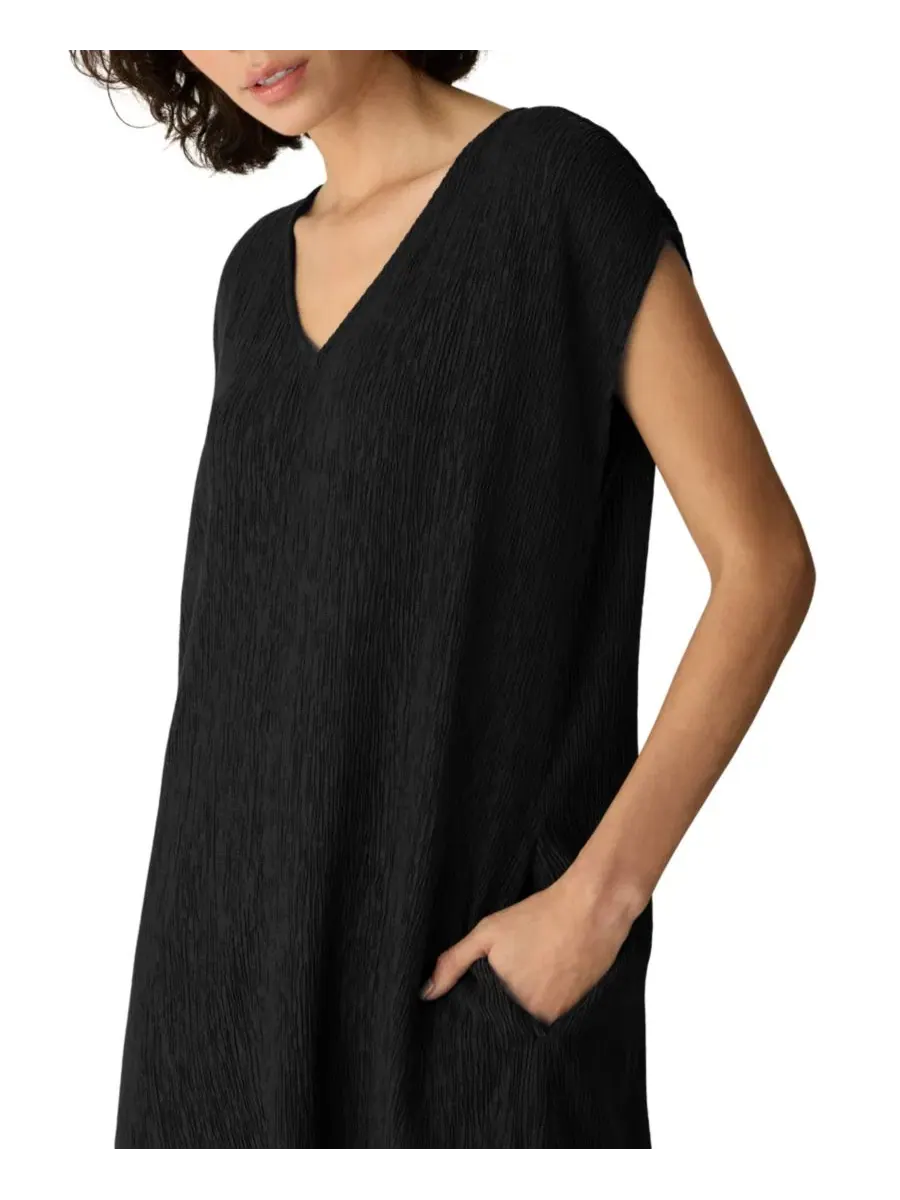Платье-миди из плиссе с V-образным вырезом A-силуэта Eileen Fisher — изображение 3 из 4, черный