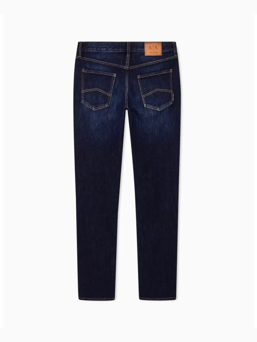 Джинсы slim-fit из поли-хлопкового денима с синей стиркой A|X Armani Exchange — изображение 2 из 3