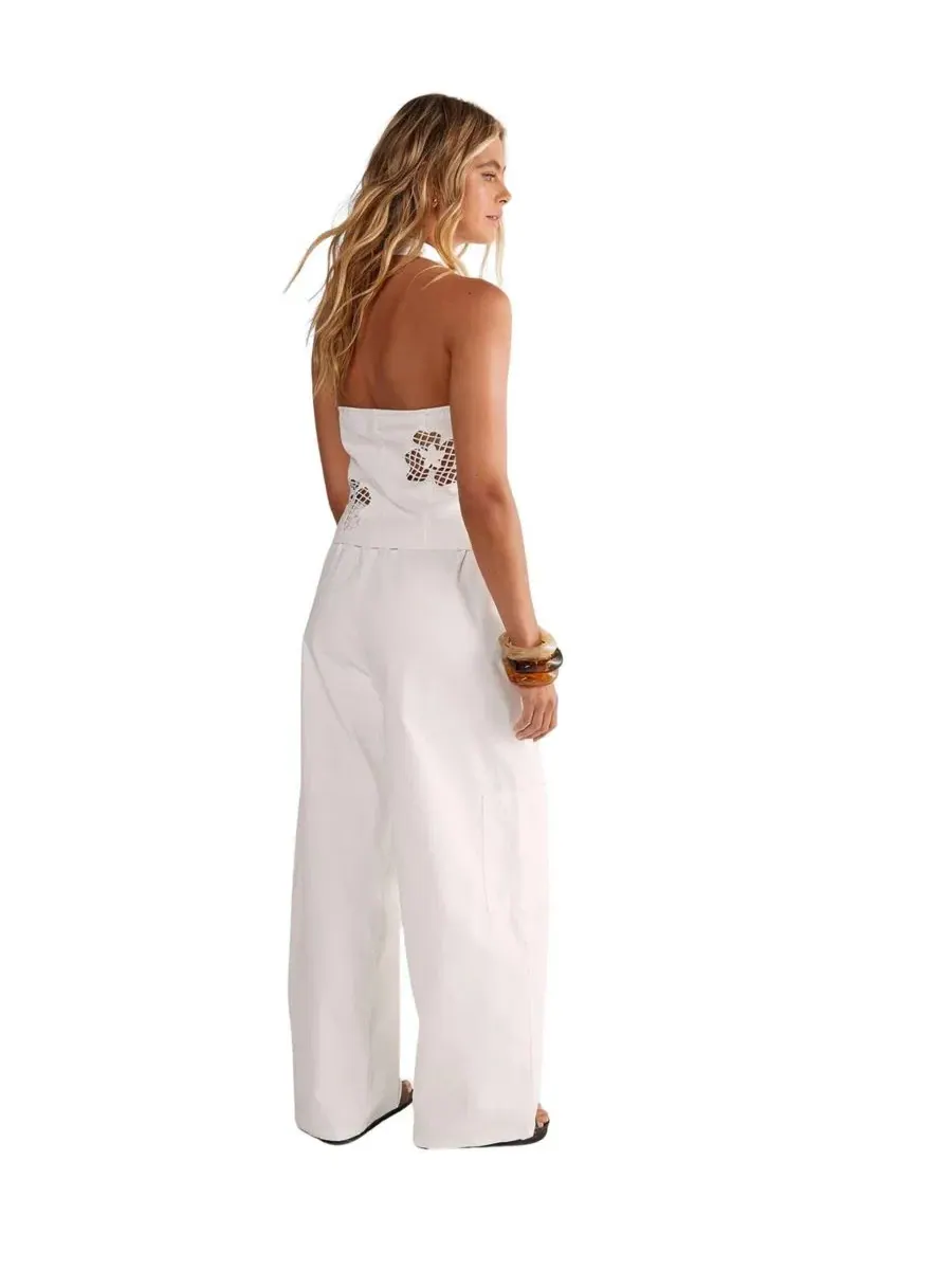 Женские брюки-карго с цветочным перфорированным узором, модель Floral Cutwork Cargo Pants Nasty Gal — изображение 3 из 5