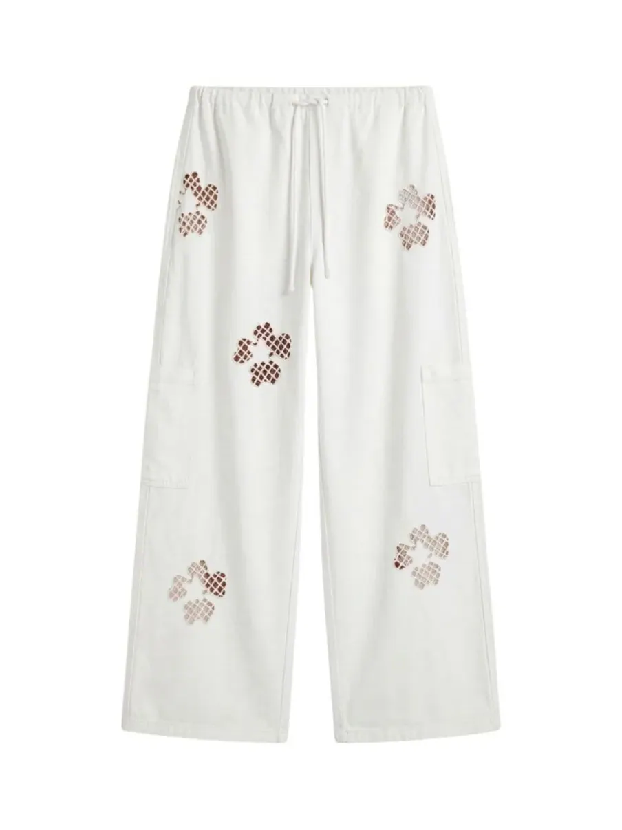 Женские брюки-карго с цветочным перфорированным узором, модель Floral Cutwork Cargo Pants Nasty Gal — изображение 5 из 5